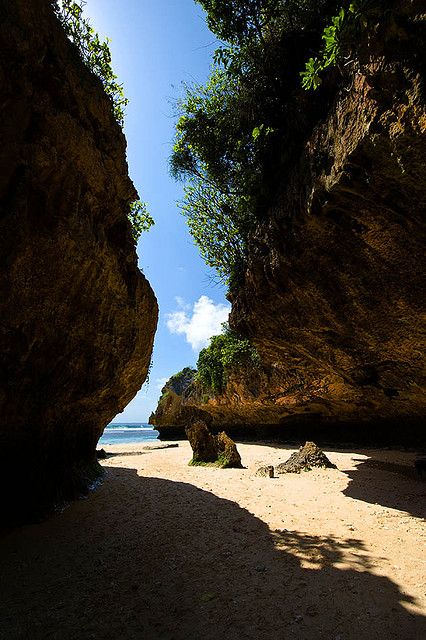 Suluban Beach, Bali Magic Places, Bali Lombok, Beach Bali, Around The World In 80 Days, Bali Island, Hidden Beach, Bali Travel, Lombok, Beautiful Islands