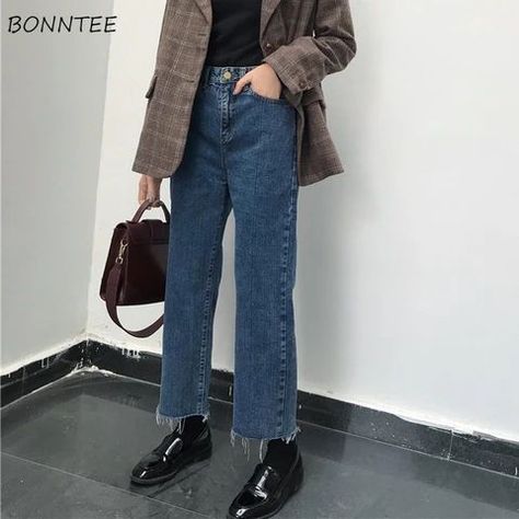 f4a4da9aa7eadfd23c7bdb7cf57b3112desc51993898ri Work Casual Outfit, Mood Board Clothes, Easy Summer Outfits, Winter Look Book, Y2k Aesthetic Fashion, Soft Girl Outfits, Harajuku Outfits, Ankle Length Jeans, Artist Outfit