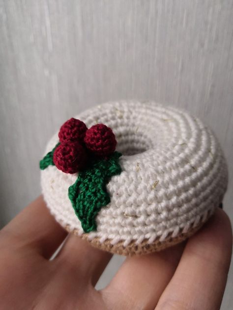 Donut Christmas, Xmas Sweets, Crochet Donut, Christmas Donuts, Crochet Xmas, Crochet Christmas, Crochet Home, Christmas Crochet, Minion