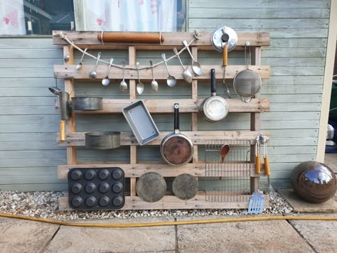 Sensory wooden pallet music station for the under 2s outdoor area at our nursery! Music Area Eyfs, Outdoor Music Area, School Outdoor Area, Outside Playground, Eyfs Outdoor Area, Outdoor Kids Play Area, Outdoor Learning Activities, Outdoor Play Space, Outdoor Learning Spaces