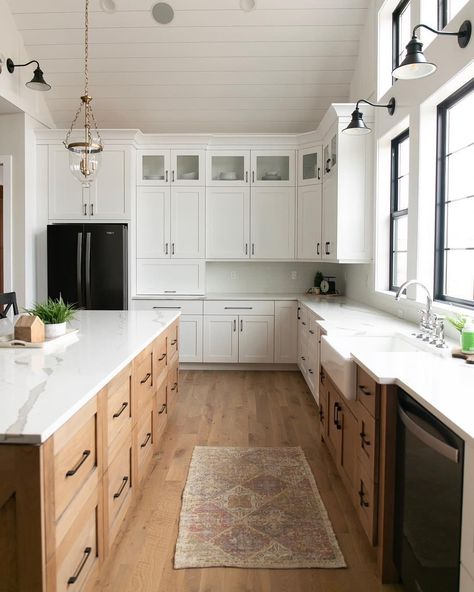 This combination of two-tone cabinets and white oak floors with @bona_pro ultra matte finish is why the farmhouse will never go out of… Model Dapur, Dreamy Decor, Creek House, Kabinet Dapur, Kitchen Remodel Design, Cedar Creek, Reno Ideas, Kitchen Inspiration Design, Kitchen Redo