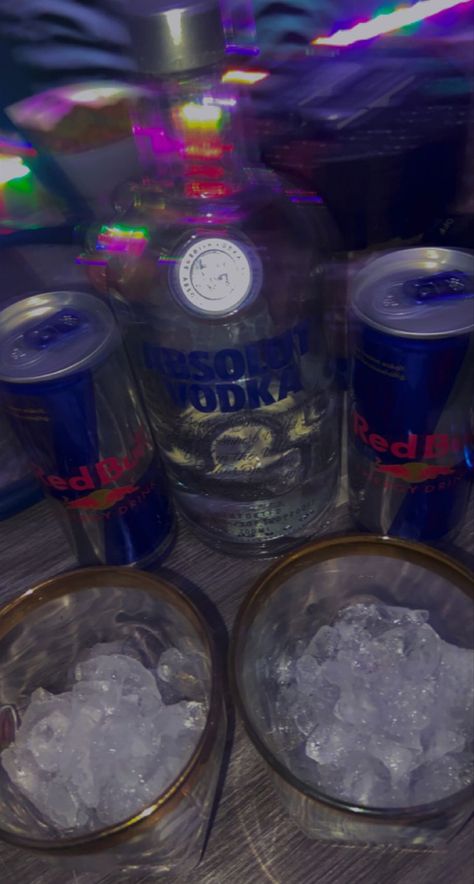 42 Dugg, Vodka Redbull, Party Life, Alcohol Aesthetic, Absolut Vodka, Vodka Cocktails, Puff And Pass, Drinking Games, Ideas For Instagram Photos