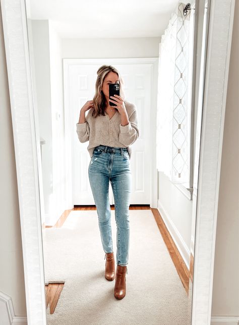 Shop High Rise Super Skinny Ankle Jeans and other curated products on LTK, the easiest way to shop everything from your favorite creators. High Rise Jeans Outfit, Ankle Jeans Outfit, Jeans Outfit Winter, High Waisted Cropped Jeans, Jeans Outfit, Spring Wardrobe, Ankle Jeans, High Jeans, Jean Outfits