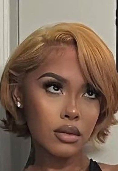 Honey Blonde Short Bob, Honey Blonde Natural Hair Black Women, Short Copper Hair On Black Women, Ginger Bob Black Women, Short 90s Haircut, Blonde Bob Black Women, Classy Short Hairstyles, Blonde Hair Red Dress, Ginger Bob