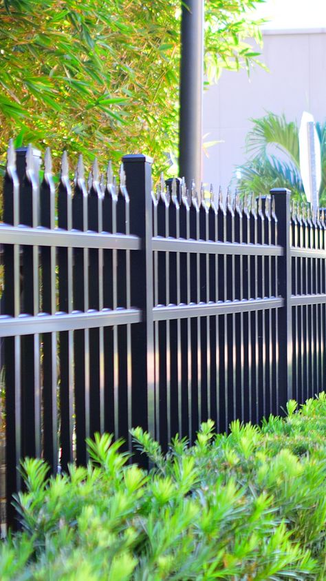 Elevate your backyard’s appeal with our "11 Stylish Horizontal Fence Ideas". These innovative designs offer a contemporary twist on traditional fencing. Whether you prefer the industrial look of metal or the classic charm of wood, these stylish horizontal fence ideas promise to transform your space. Create a stunning visual boundary that complements your home’s architecture while providing the privacy you desire. Discover the perfect balance of style and function. Security Fence Residential, Horizontal Fence Ideas, Modern Wood Fence, Chain Link Fencing, Iron Fencing, Wire Fencing, Security Gates, Garden Diary, Pallet Fence