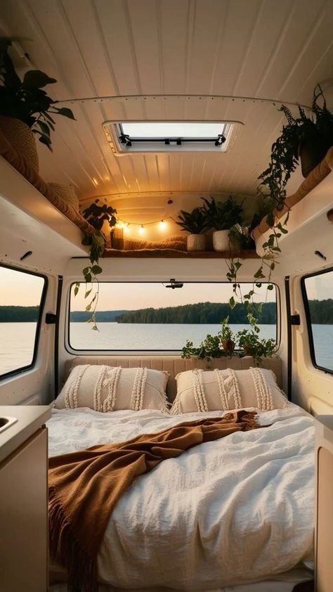 Van Life Modern, Van Life Mountains, Van Home Aesthetic, Vanlife Layout, Van House Ideas, Living In Van, Van Life With Kids, Vanlife Ideas, Vanlife Aesthetic