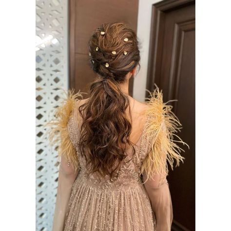 gown hairstyles, floral hairstyles, white floral, open hairstyles, Cinderella curls, beachy waves, bridal hairstyles, trending open hairstyles, trending hairstyles, fashion Messy Braided Hairstyles, Messy Ponytail Hairstyles, Decor With Flowers, Hairstyles For Gowns, Hair Style On Saree, Stylish Ponytail, Pony Hairstyles, Engagement Hairstyles, Traditional Hairstyle