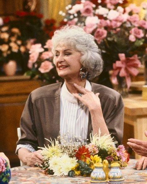 Dorothy Golden Girls, Dorothy Zbornak, Bea Arthur, Scary Houses, The Golden Girls, Stay Golden, Betty White, Granny Chic, Big Gifts