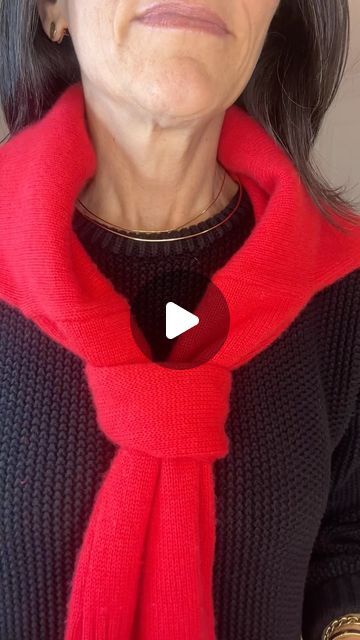 Karen Harrow on Instagram: "#Howto tie your over the shoulder sweater into a neat knot #styling #stylingtips #sweaterweather" Tie Sweater Around Shoulders, Tied Sweater Around Neck, Over The Shoulder Sweater, Scarf Styling, Clothes Hacks, Tie Sweater, Clothing Hacks, White Blazer, Shoulder Sweater