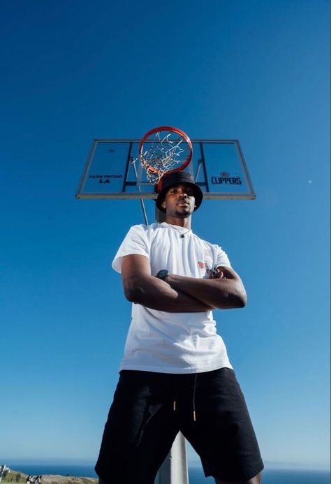 Basketball Court Photoshoot Men, Sport Photoshoot Ideas Men, Basketball Photoshoot Ideas Men, Basketball Court Shoot, Street Basketball Photography, Basketball Photo Shoot, Basketball Court Photoshoot, Basketball Editorial, Basketball Pictures Poses