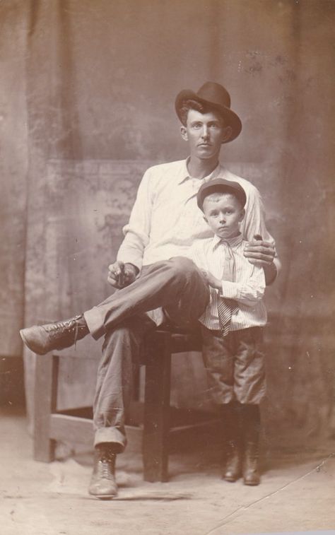 My Father, My Dad, My Friend - Vintage Photos To Celebrate Father’s Day - Flashbak Haunted Photos, Vintage Fathers Day, Father Son Photos, Do Not Go Gentle, Father Picture, Wild West Outlaws, Vintage Family Photos, Fathers Day Pictures, Inspirational Board