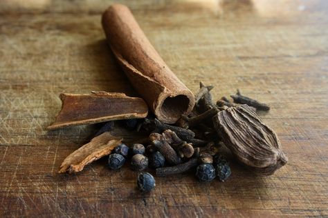 Ayurveda and Spices: Cardamom | CA College of Ayurveda How To Make Incense, Homemade Incense, Chai Tea Latte Recipe, Loose Incense, Tea Latte Recipe, Cinnamon Benefits, Chai Tea Latte, Latte Recipe, Tea Latte