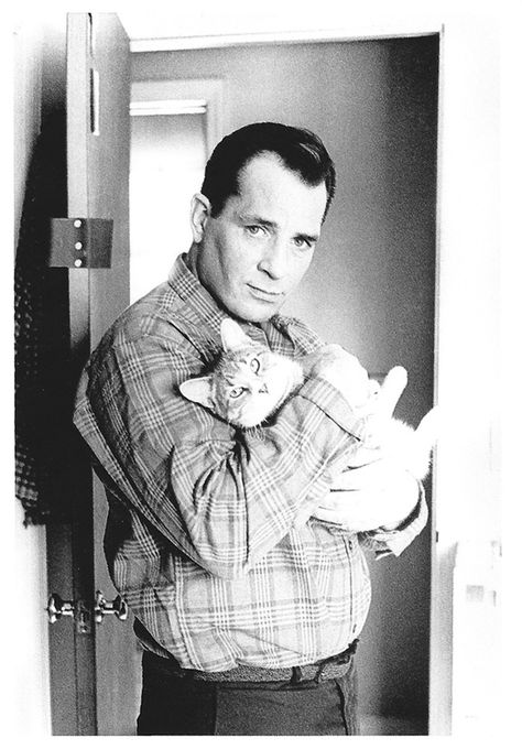 Cats And Dogs With Their Famous Humans Celebrities With Cats, Men With Cats, Albert Schweitzer, Photo Star, Beat Generation, International Cat Day, Jack Kerouac, Writers And Poets, Ernest Hemingway