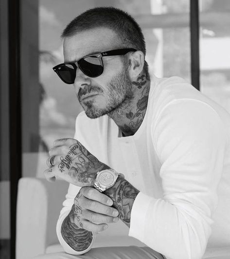 David Beckham - Tudor Watch Beckham Haircut, David Beckham Style Outfits, David Beckham Hairstyle, David Beckham Style, Men With Street Style, Beard Styles For Men, Classy Men, Corte De Cabelo Masculino, Wardrobe Stylist