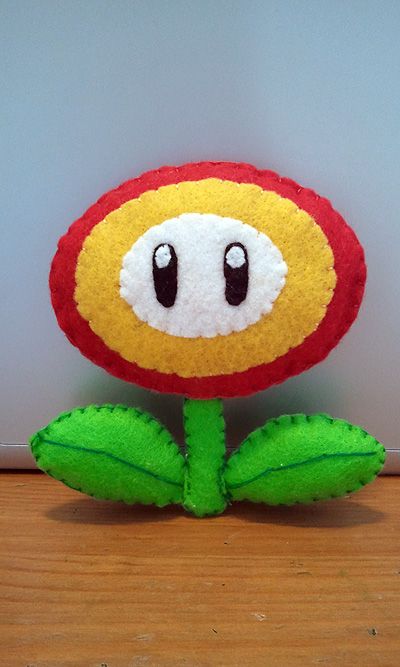 How to Make a Super Mario Fire Flower felt plushie tutorial Nintendo Crafts, Plushie Tutorial, Felt Pillows, Mario Crafts, Make A Fire, Felt Plushie, Flower Felt, Geeky Craft, Christian Ornaments