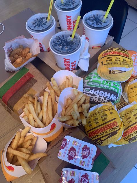 Junk Food Aethstetic, Hungry Jacks Aesthetic, Bday Party Food, Almuerzo Aesthetic, Costco Guys, Mcdonalds Fast Food, Hungry Jacks, Sandwich Lunch, Food Babe