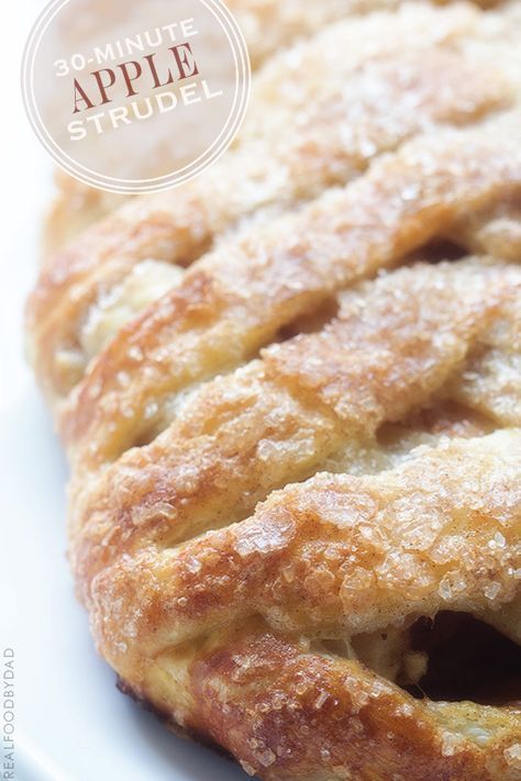 Apple Strudel Recipe, Strudel Recipes, Cake Mug, Apple Strudel, Wontons, Puff Pastry Recipes, Pudding Desserts, Homemade Apple, Apple Desserts