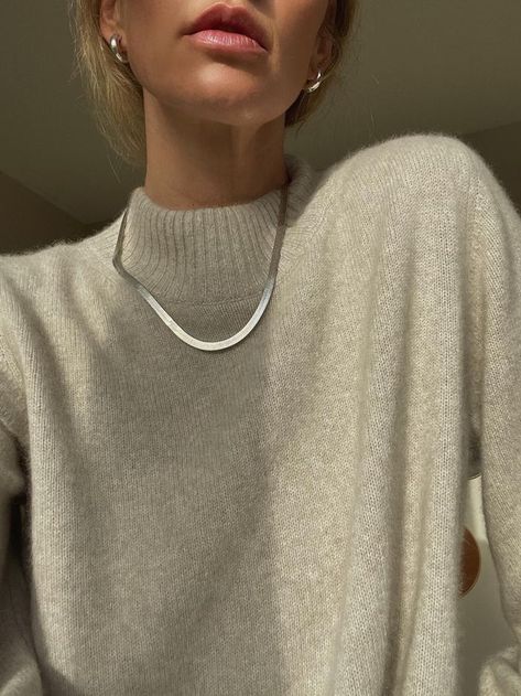 White Mock Neck Outfit, Mock Neck Sweater Outfit, Mock Neck Outfit, Capsule 2023, Anouk Yve, White Mock Neck, Wool Fashion, Fall Clothing, Ribbed Turtleneck