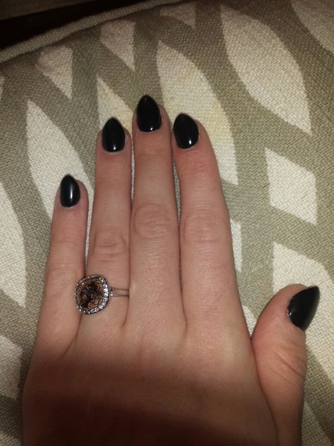 Black short stilletto/almond nails. Swarovski ring! Love my nails Nails Almond Shape Black, Nails Almond Short, Nails Almond Shape, Classy Almond Nails, Black Almond Nails, Acrylic Nail Shapes, Best Nails, Pointy Nails, Short Almond Nails