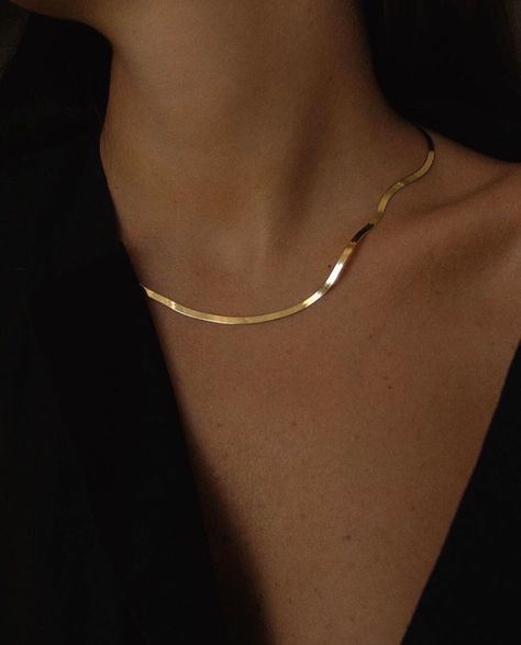 Everlay Jewelry on Instagram: “The I M A N chains for that gold drip” Gold Herringbone Chain, Gold Minimalist Jewelry, Herringbone Necklace, Elegant Pendant, Classy Jewelry, Girl Jewelry, Jewelry Lookbook, Layered Jewelry, Elegant Necklaces