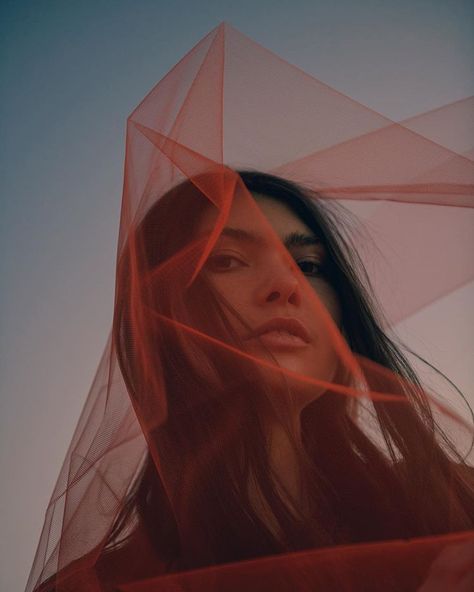 Time Photoshoot, Red Veil, Mode Editorials, Self Portrait Photography, Fashion Photography Inspiration, Portrait Photography Poses, Photoshoot Concept, Photography Poses Women, Style Photography