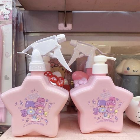 Kawaii Bathroom Accessories, Kawaii Cleaning Supplies, Cute Cleaning Supplies, Cutecore Bathroom, Kawaii Toothbrush, Sanrio Bathroom, Kawaii Cleaning, Cleaning Outfit, Bathroom Wishlist