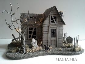 Magia Mia: 2015 Spooky Halloween Putz House Festa Rock Roll, Halloween Diorama, Putz House, Casa Halloween, Halloween Graveyard, Haunted Dollhouse, Fairy House Diy, Halloween Miniatures, Spooky House