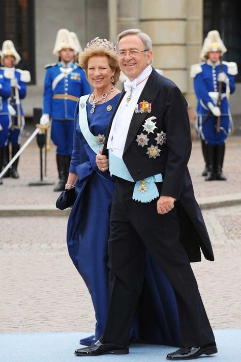 King Constantine Ii Of Greece, Constantine Ii Of Greece, Royal Family Of Greece, Academy Uniforms, Greece Photos, Anne Maria, Military Decorations, Greek Royal Family, Modern Royalty