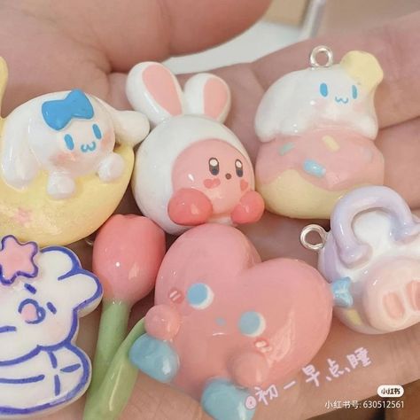 Kuromi Clay Art, Sanrio Clay Art, Kirby Clay, Polymer Clay Kawaii, Clay Keychain, Sculpture Art Clay, Clay Diy Projects, Tanah Liat, Cute Polymer Clay