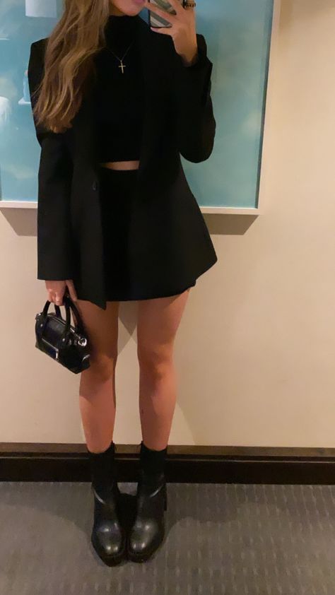 Mini Skirt And Blazer, Black Pleated Mini Skirt, Blazer And Skirt, Fishnet Stockings, Winter Fits, All Black Outfit, Conan Gray, Blazer Outfits, Black Mini Skirt