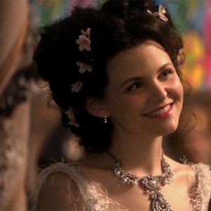 Snow White..such a pretty girl and great jewelry, clothing and hair....ah fairy tales... Snow White Wedding, Snow White Prince, Snow And Charming, Mary Margaret, Ginnifer Goodwin, Halloween Hair, Forest Fairy, Prince Charming, Once Upon A Time