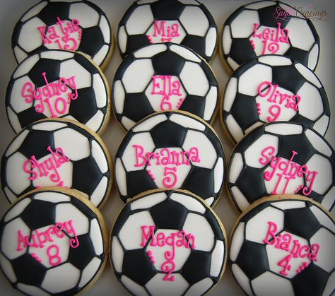 Soccer Team Cookies, Soccer Cookie Ideas, Soccer Decorated Cookies, Soccer Desserts Ideas, Soccer Cookies Decorated, Soccer Sugar Cookies, Soccer Ball Cookies, Soccer Treats, Sport Snacks