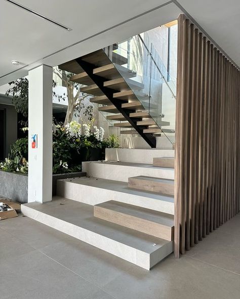 AHD | Interior Designer LA on Instagram: "Staircase design for a client 🤎 Combination of tile and wood, creating a functional and beautiful centerpiece in the home. More pictures to come from this newly finished project!!   #modernhome #InteriorDesign #modernstaircase #moderndesign #modernarchitecture #staircasedesign" Entrance Staircase, U Shaped Staircase, Staircase Interior Design, Contemporary Staircase, House Staircase, Fox Hunt, Stair Case, Home Stairs Design, Modern Staircase