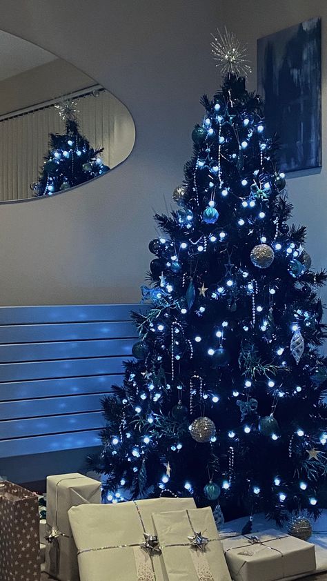 Blue Christmas Tree Aesthetic, Blue Christmas Lockscreen, Christmas Aesthetic Blue, Navy Blue Christmas Aesthetic, Navy Blue And Silver Christmas Tree, Blue Christmas Astethic, Christmas Blue Aesthetic, Blue Christmas Wallpaper Aesthetic, Dark Blue Christmas Aesthetic