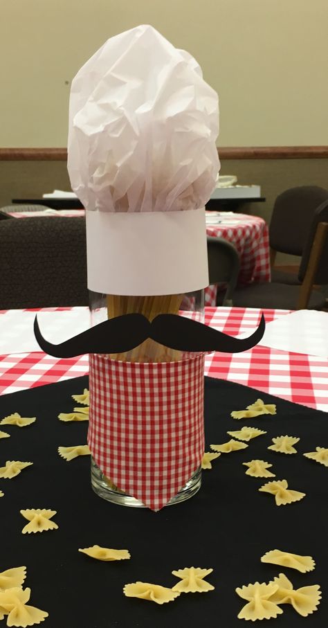 Pizza Party Centerpieces Table Decorations, Pizzeria Centerpieces, Pizza Theme Centerpieces, Italian Dinner Party Ideas Decorations, Chef Centerpiece Ideas, Taste Of Italy Party Decorations, Pasta Party Ideas Team, Italian Decorations Table, Spaghetti Dinner Centerpieces