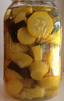 Carolina Food Storage: Canning Summer Squash & Zucchini Canning Summer Squash Recipes, Canning Summer Squash, Summer Squash Relish Recipe, Squash Relish Recipe, Canning Cabbage, Veggie Garden Tips, Canning Squash, Squash Relish, Freezing Squash