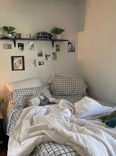 Girl Bedrooms Aesthetic, Teenage Room Aesthetic, Teenage Girl Bedrooms Aesthetic, Adult Room Decor, Bedrooms Aesthetic, Teenager Room, Bedroom Makeovers, Dekorasi Kamar Tidur