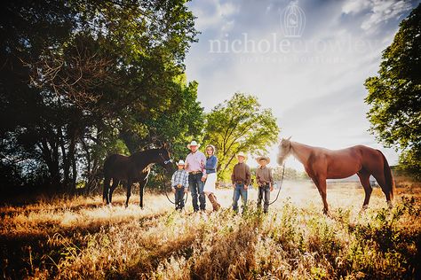 family portrait with horses Family Photos With Horses And Dogs, Family Picture With Horses, Family Pictures With Horses Ideas, Family Photo Shoot With Horses, Family Pics With Horses, Cattle Family Pictures, Western Family Pictures With Horses, Family Photos With Horses Ideas, Family Pictures With Cows