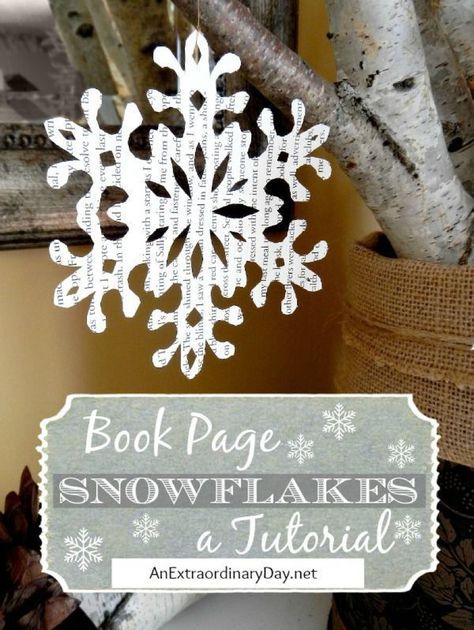 Diy Paper Snowflakes, Diy Christmas Window, Library Christmas, Diy Gothic, Paper Wreaths, Paper Snowflakes Diy, Library Display Ideas, Page Crafts, Old Book Crafts