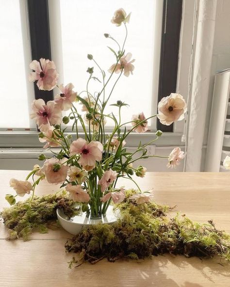 Moss Centerpiece Wedding, Nicole Rossi, Butterfly Theme Party, Moss Wedding, Early Spring Wedding, Secret Garden Parties, Secret Garden Wedding, Wedding Flower Inspiration, Flower Therapy