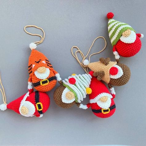 Crocheted Christmas Ornaments, Crochet Christmas Garland, Crochet Christmas Ornaments Free, Crochet Ornament Patterns, Christmas Crochet Patterns Free, Crocheted Christmas, Crochet Christmas Gifts, Crochet Xmas, Pola Amigurumi