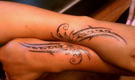 Sister tattoos connect to show whole Matching Cousin Tattoos, Tattoo Turtle, Bull Skull Tattoos, Polynesian Tattoos Women, Arm Sleeve Tattoos For Women, Cuff Tattoo, Ta Moko, Cute Couple Tattoos, Belly Tattoos