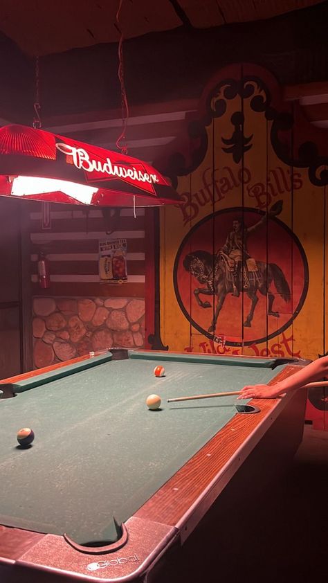 Cowboy Bar Aesthetic, Dive Bars Aesthetic, Budweiser Aesthetic, Country Bar Ideas, Old Western Bar, Cute Country Aesthetic, Aesthetic Western Pictures, Vintage Americana Wallpaper, Retro Cowboy Aesthetic