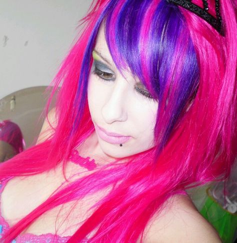 Purple Scene Hair, Scene Kid Hair, Kids Hair Color, Emo Scene Girls, Pink Purple Hair, Emo Scene Hair, Red Hair Inspo, Hair Color Purple, Emo Hair