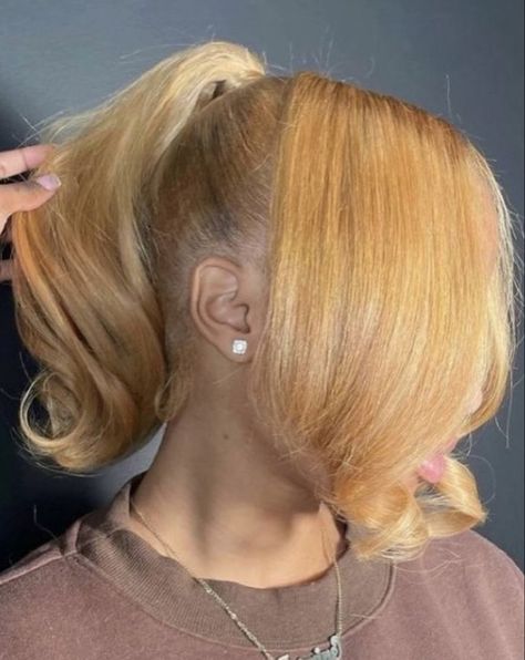 Blonde Natural Hair, Girl Hair Colors, Golden Blonde Hair, Brown Hair Dye, Dyed Hair Inspiration, Dyed Natural Hair, Honey Blonde Hair, Hairdos For Curly Hair, Pretty Hair Color