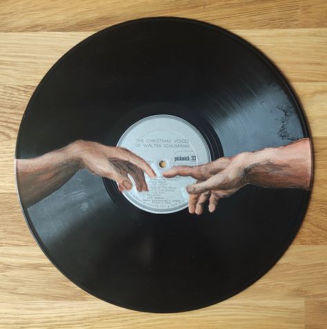 Canvas Clocks Diy, Painted Vinyl Records Aesthetic, Record Painting Ideas Aesthetic, Vinyl Record Painting Ideas, Moebius Artist, Record Painting Ideas, Vinyl Record Painting, Vinyl Record Art Ideas, Painted Records