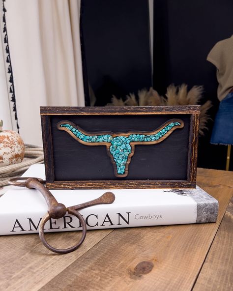 home decor.. but make it western ✨🤠❤️‍🔥 #westernhome #homedecor #turquoise #westernstyle #home #westernlifestyle Western Boho Office Decor Ideas, Western Diy Decor Craft Ideas, Western Diys, Western Home Decor Diy, Western Diy Decor, Western Diy, Western Room, Western Signs, Western Rooms