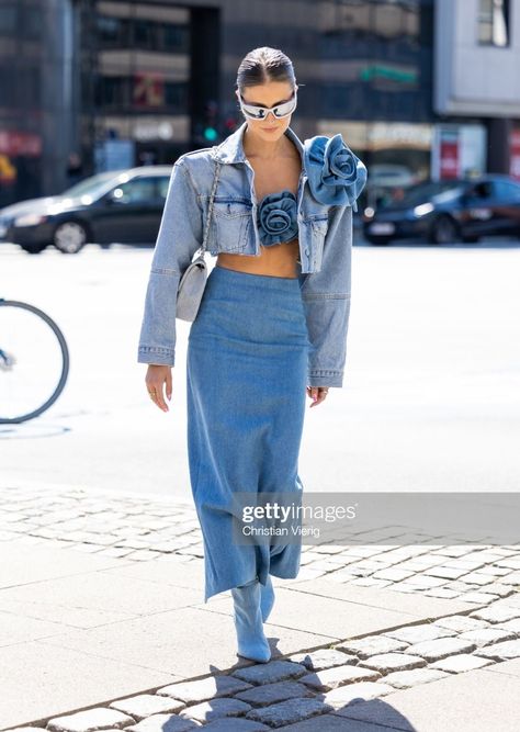 Elevated Denim Outfit, Denim Street Style 2023, Total Denim Outfit, Fashion Week Spring Summer 2023, Luxury Street Style, Outfit Denim, Make Fashion, Fashion Week Outfit, Spring Denim