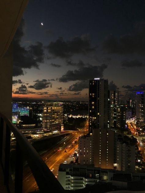 #sunset #city #goldcoast #australia Australia At Night, City View Night, Princess Life, Gold Coast Queensland, Brisbane City, Beach Night, Gold Coast Australia, Sunset City, Sky Pictures