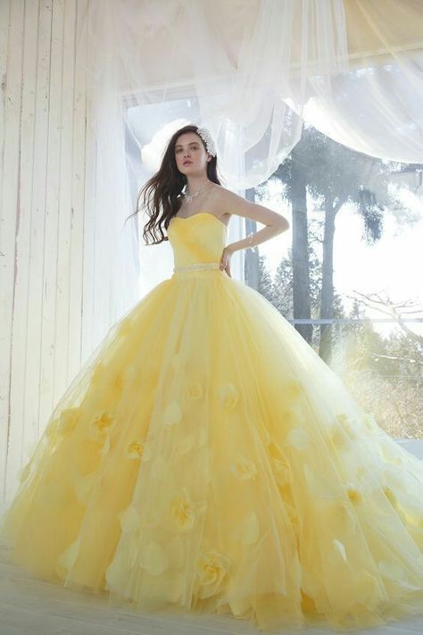 Party Gowns Elegant, 3d Flower Applique, Elegant Formal Dress, Yellow Wedding Dress, Mint Bridesmaid Dresses, Old Dress, Gowns Elegant, Yellow Gown, Quince Dress